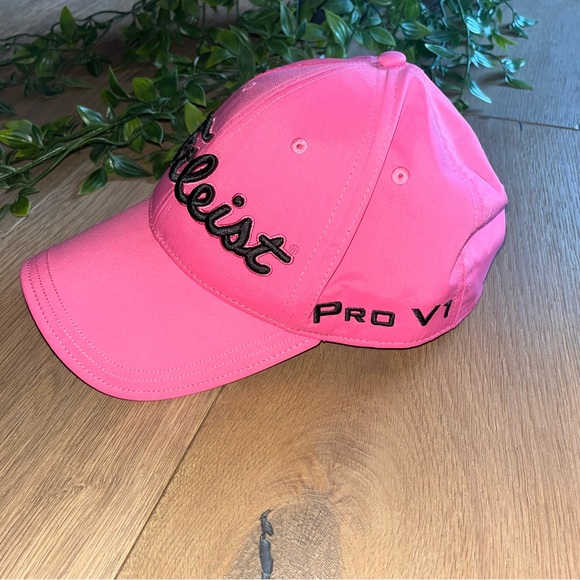 Titleist Pink Out Women's Tour Performance Ball Marker Footjoy - Picture 7 of 9